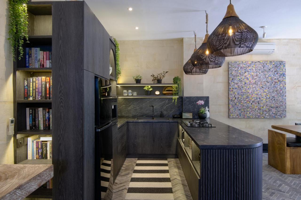 Amanputri Villa Seminyak Buitenkant foto