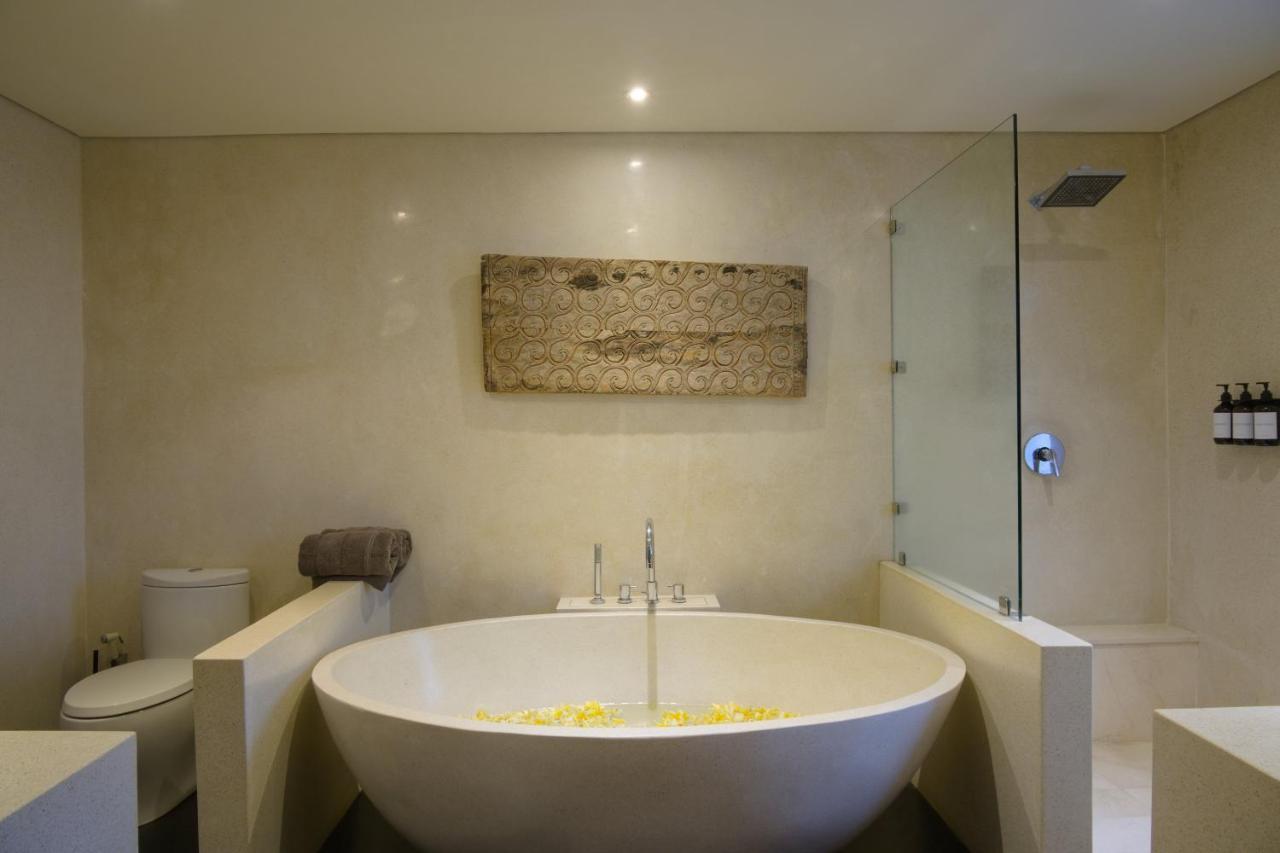 Amanputri Villa Seminyak Buitenkant foto