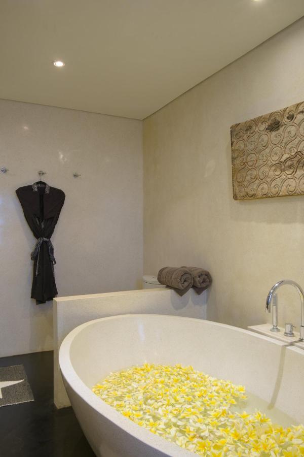 Amanputri Villa Seminyak Buitenkant foto