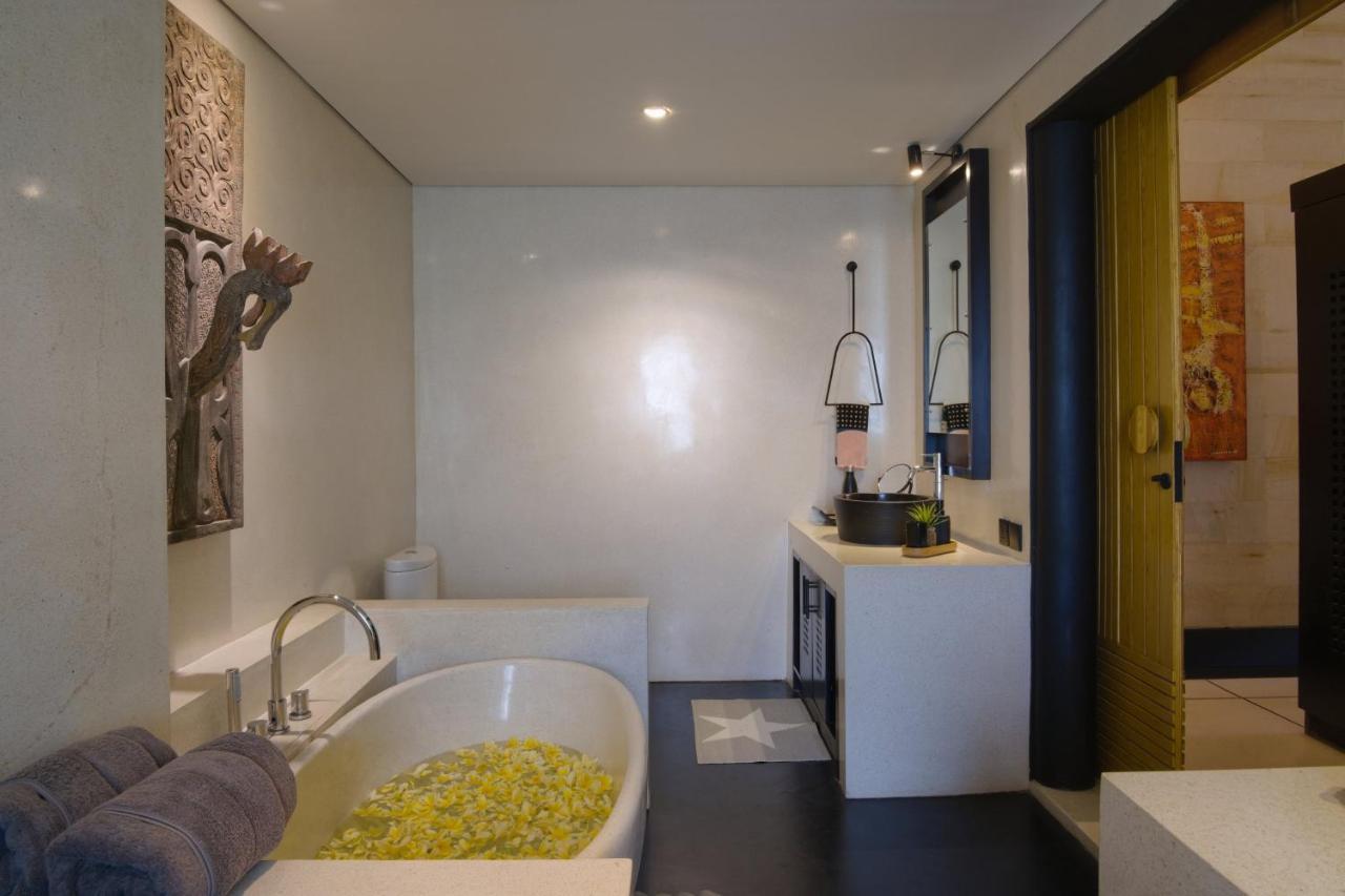 Amanputri Villa Seminyak Buitenkant foto