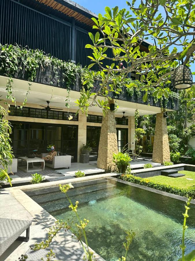 Amanputri Villa Seminyak Buitenkant foto