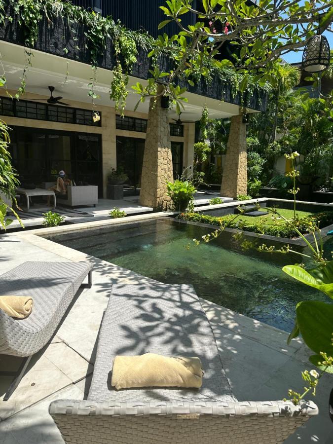 Amanputri Villa Seminyak Buitenkant foto