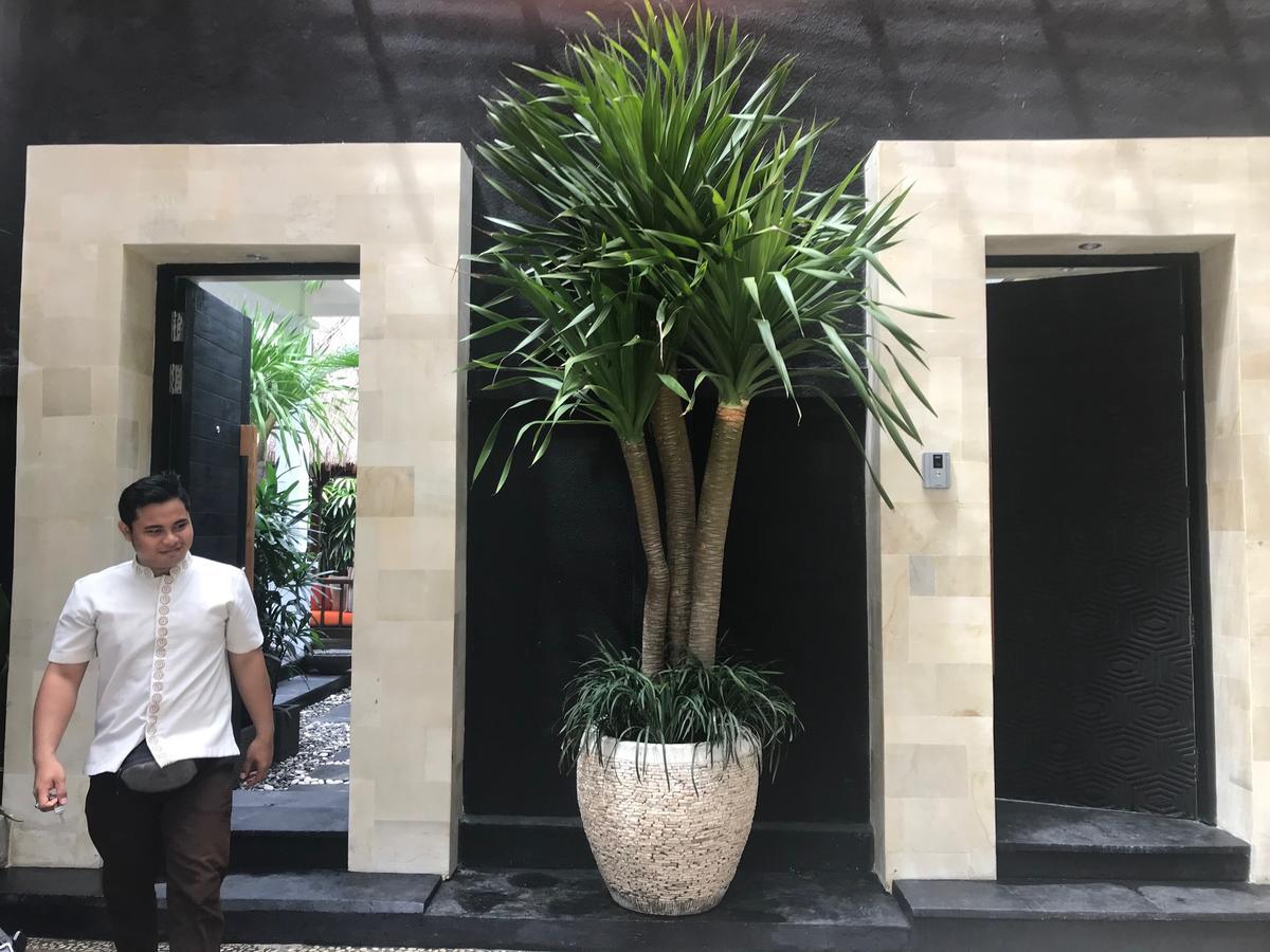 Amanputri Villa Seminyak Buitenkant foto